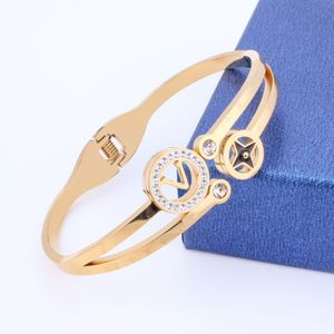 Merk alfabet diamant luxe goud vergulde armband charmelarmband hoogwaardige roestvrijstalen armband van dames