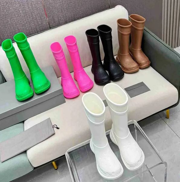 Botas de marca de diseñador Otoño Invierno Botas de lluvia para mujer Color caramelo Zapatos impermeables de goma Botas de plataforma informales para caminar Medias botas puddly Grandes