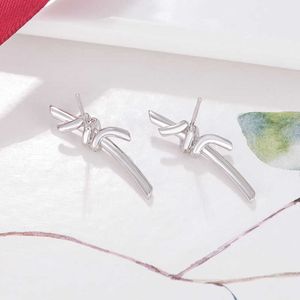 Designer Brand Bow Tie oorbellen Gold Plating ingelegde diamant Cross Simple en Luxueuze Smile Knoop dezelfde stijl als Star CLZB