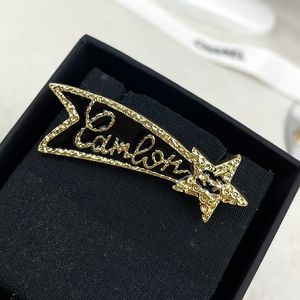 Designer Merk Broche 18K Vergulde Luxe Vrouwen Broches Bruiloft Brief Kristal Geometrische Sieraden Pin Party Accessoires Geschenken