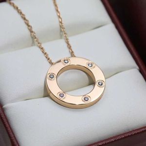 Designermerk Carter Round Cake Necklace vervaagt geen diamanten vol met sterren Big Girlfriend Gift Rose Gold Lock Bone Chain Hg94