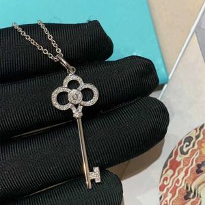 Designer Brand Crown Key Necklace 925 Sterling verzilverde 18k gouden hart Iris Volledige diamant kleine kraagketen