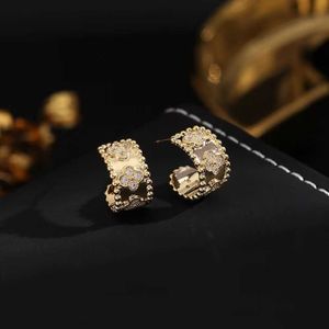 Designer Brand Fashion High Version S925 Silver Needle + Gold Gold Electroplated Van Inrald Diamond Clover Orees Boucles Kaleidoscope en forme de C de bijoux