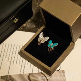 Designer merk mode mode hoge versie van vlinder oorbellen voor dames nieuw turquoise volledige diamant asymmetrisch met witte fritillaria boog knoop sieraden