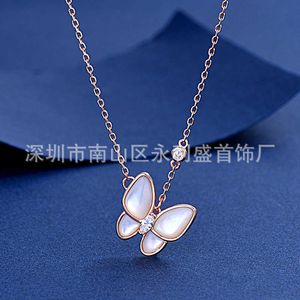 Brand de créateur Four Leaf Grass Van Butterfly Collier pendentif Rose Gold Agate Unique Design Send Snake Os Chain