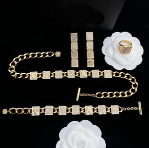 Designer Merk Goud Cubaanse Dikke Ketting Blok met Diamant Initial V Ketting Armband Oorbellen Banshee Hoofd Portret Sieraden Vrouwen verjaardagsfeestje Geschenken XMS31D01