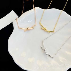 Designer Brand Gold High Edition Tiffays Bow Necklace Dames Nieuwe gladde knoop hanger T1 dubbele T kruis gedraaide kraagketen