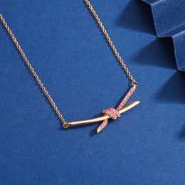 Marque de créateurs Gold Tiffayss Nouveau collier de croix de nœuds avec diamant knotiffays luxueux léger et simple chaîne de cols pour femmes