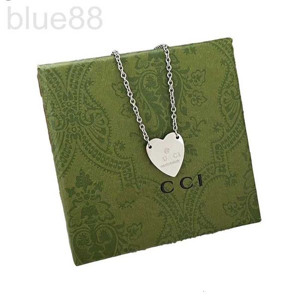 Diseñador de marca Corazón Colgante Collar Diseño para mujeres Collares de plata Diseño vintage Regalo Cadena larga Amor Pareja Joyería Collar Estilo celta Cadena de letras PTCY