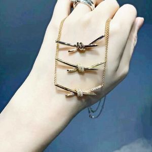 Designer Brand High Edition Gold Tiffays Twisted Necklace for Women 18k Light Luxury Fashion Kont Diamond Touw Hanger Claafiekketen Tij
