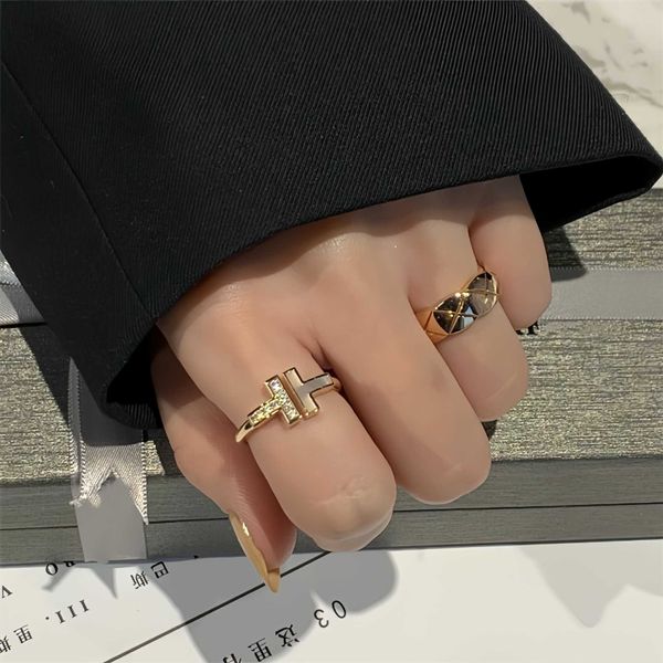 Designer Brand High Version TFF TT RING Half Diamond White Fritillaria Femmes doubles T18K Rose Gol non décoldique Index ouvert avec logo