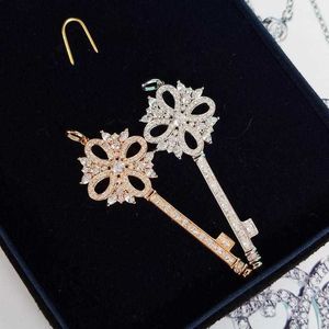 Designer Brand Key Necklace 925 Sterling Silver Compated 18K Gouden Diamond Snowflake Pendant Lange trui Chain Vrouw