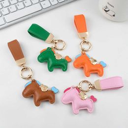 Designer merk sleutelhanger sleutelhanger mannen hebben binnenkort geld schattige pony sleutelhanger hanger paar lederen cartoon hanger prachtige schooltas vakantie cadeau