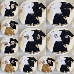 Diseñador Brand Kids Impresión de ropa Conjuntos de ropa para niños Juvenil Baby Children Falda corta Conjunto de verano suave y transpirable Set de manga corta Tamaño 100-150 W9UC#