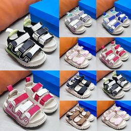 Designer Kids Sandals Marque Toddlers Baby Chaussures garçons filles rose rose noir violet vert sandale enfants taille 26-35