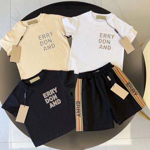 Designer Brand Kids T-shirts shorts sets de vêtements pour bébé ensembles pour tout-petits blancs noirs garçons filles vêtements d'été