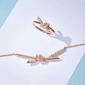 Designer Brand Knot -ketting voor vrouwen lichte luxe en niche rose goud boog ring kraagketen pure zilveren set glimlachende trend