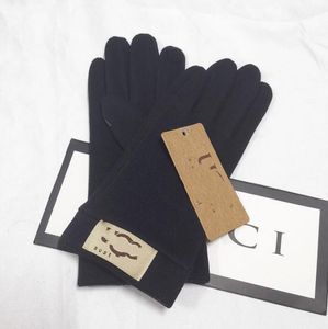 Designer merk briefhandschoenen voor winter en herfst mode dames kasjmier wanten handschoen met mooie haarbal buitensport warme winterhandschoenen UG1