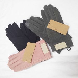 Designer Brand Letter Handschoenen voor winter en herfst Fashion Women Cashmere Mittens Glove met mooie bontbal buiten sport warme winters glovess 9style