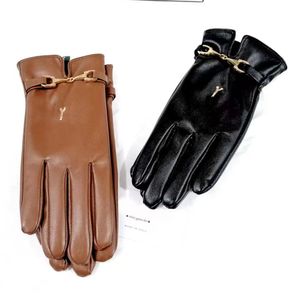 Designer Merk Brief Handschoenen Winter en Herfst Mode Vrouwen Kasjmier Wanten Handschoen Mooie Bontbal Outdoor Sport Warme Winterhandschoenen