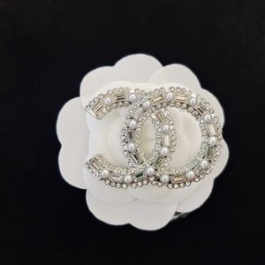 Broches de diamantes con letras de marca de diseñador, Pin para mujer, broche de perlas con diamantes de imitación de cristal, alfileres, accesorios de joyería para chica