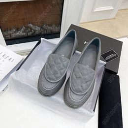 Molages de marque de créateurs 2023 Nouveaux chaussures plates à talons hauts en cuir