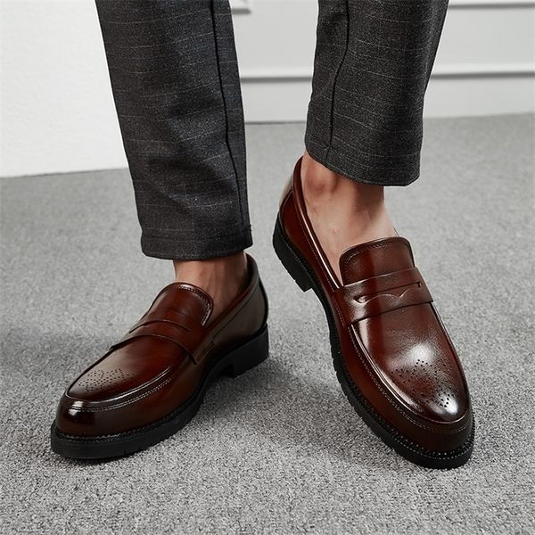 Chaussures en cuir pour hommes de la marque Designer italienne formelle Brogue chaussures d'affaires décontractées pour hommes Penny mocassins mode élégante chaussures pour hommes 220324
