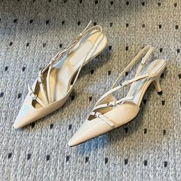 Chaussures de sangle en cuir breveté de marque de créateur MM avec sandales décoratives à boucle en métal 5,5 cm STRAPE MÉDIE