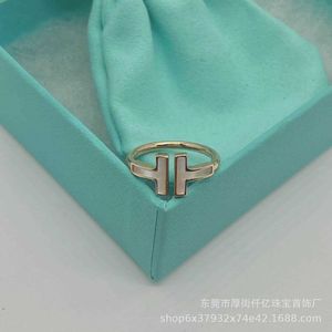 Designer Brand S925 Sterling Silver High Edition Double T Ring con Diamond Fritillaria Open Fashion and Simplicity