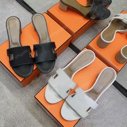 Sandales de marque de créateurs femmes en cuir sandales au talons moyens femmes pantoufles d'été plage sexy chaussures de mariage de luxe sandales décontractées