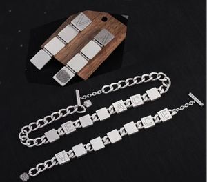 Designer Marque Argent Cubain Chaîne Épaisse Bloc Initial V Collier Bracelet Boucles D'oreilles Banshee Tête Portrait Bijoux Femmes Hommes Amoureux Fête D'anniversaire Cadeaux XMS33 --04