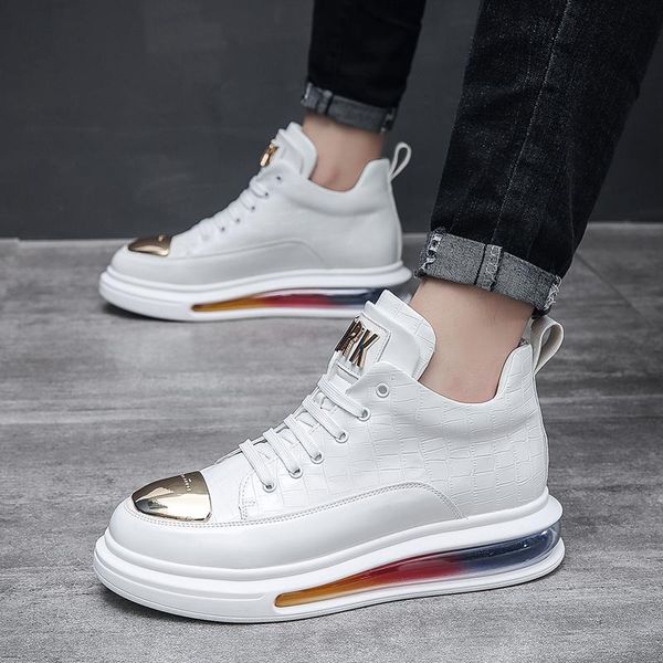 Designer Brand printemps les plus récents hommes Metal Plate Air Leather Tops High Tops Chaussures causales Mocasins Punk Rock Sneakers