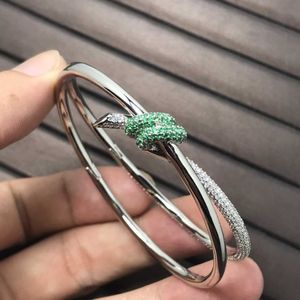 Ontwerpermerk TFF armband Knoop Nieuw product ingelegd met groene diamant V gouden armband modeontwerp geavanceerde persoonlijkheid vlinder knoop touw gewikkeld armband