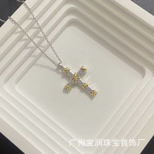 Brand de créateur Tiffays Cross Collier S925 Silver High End Fashion Diamond Diamond Couple Collar chaîne avec logo