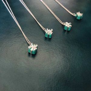 Designer Brand Tiffays Email Gift Box Hangketting Vrouwelijke boog S925 Sterling Silver Collar Chain Simple and Fashionable Valentijnsdag