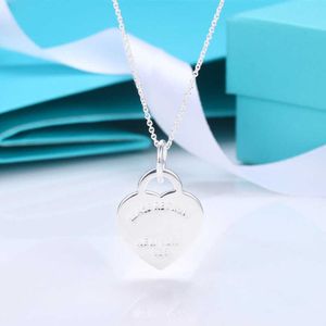 Designer merk Tiffays hartvormige ketting vrouwelijke dezelfde liefde sleutelbeen cnc stalen afdichtingsbrief perzik hart hanger