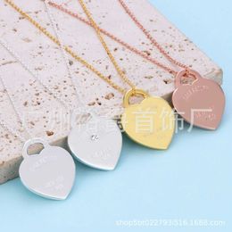 Brand de créateur Tiffays Love Collier Silver plaqué cuivre CNC Sceau en acier Mindialiste en forme de collier de pendentif en forme de cœur