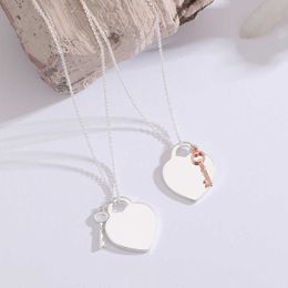 Marque de créateur Tiffays Collier Boutique Jewelry Valentines Day Gift Love Pendant Heart en forme de carte HIGH