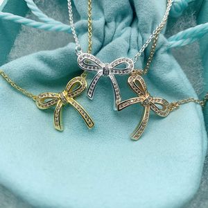 Brand de créateur Tiffays S925 STERLING Silver ExquiSite Bow Pendant Femelle Summer Lumière Niche Niche Niche NICHE CLAP