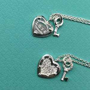 Designer Brand Tiffays S925 Sterling Silver Love Diamond Heart Brand Small Key Necklace Platinum sleutelbeen ketting Licht Luxe liefdeslot Pendant