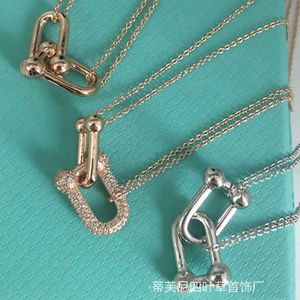 Brand de créateur Tiffays S925 Sterling Silver Horseshoe Boucle en forme de U Collier croix femelle Série Hardwear Ring Diamond Double chaîne Clicule