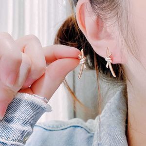 Boucles d'oreilles nouées de marque de créateurs