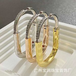 Designer Brand Tiffayss Nieuwe slot oorbellen en Yang Chaoyues dezelfde premium 18K rosé goud diamant gesper met lichte luxe hoofd U2KK