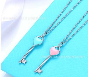 Designer Brand Tiffays Same Email Hartvormige Key Necklace Dames Licht Luxe Wind Blue Heart Pink Love Slavical Key Pendant