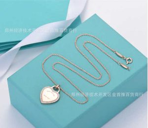 Designer Brand Tiffays Same Email Hartvormige Key Necklace Dames Licht Luxe Wind Blue Heart Pink Love Clavicle Key Pendant met Logo