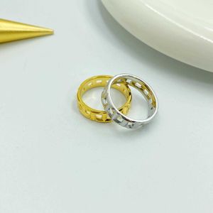 Designer Brand Tiffnys Same Classic Light Luxury T -element vierkant uitgehold ring vrouwelijk minderheidsontwerp veelzijdige persoonlijkheid met logo