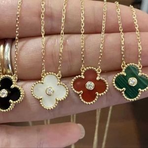 Ontwerpermerk van vier bladgras enkele bloem diamanten ketting voor meisjes licht luxe glodcomplated 18k rose goud natuurlijke rode agaat witte fritillaria