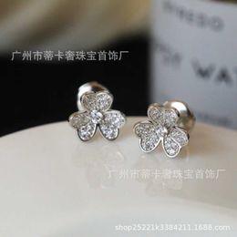 Ontwerpermerk van Mini Clover oorbellen voor vrouwen 925 Sterling Silver Compated 18K Goud glanzend gezicht met diamanten bloemblaadjes eenvoudige en elegante stijl sieraden