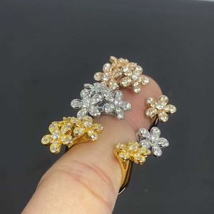 Brand de créateur Van New Flower Set Diamond Trendy Ring Full Rose Rose Blancherie blanche