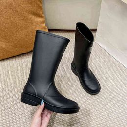 Diseñador de la marca Welly Boots Botas de lluvia plataforma Letter Ringer moda negro pero hasta la rodilla botas de mujer 35-40